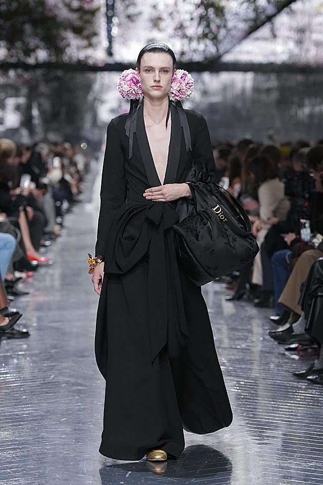Look de Christian Dior durante la Semana de la Moda de París.
