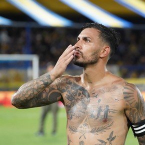 La respuesta de Paredes ante el pedido de Riquelme de “darle títulos al hincha”