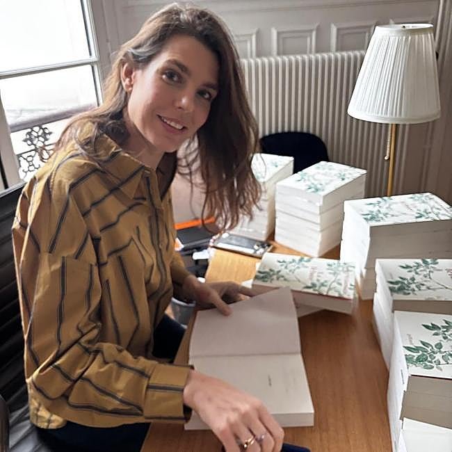 Carlota Casiraghi confirma que necesitas una camisa de rayas.