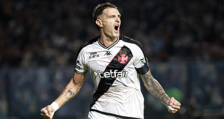 Pablo Vegetti festejando un gol en Vasco da Gama. (prensa Vasco).