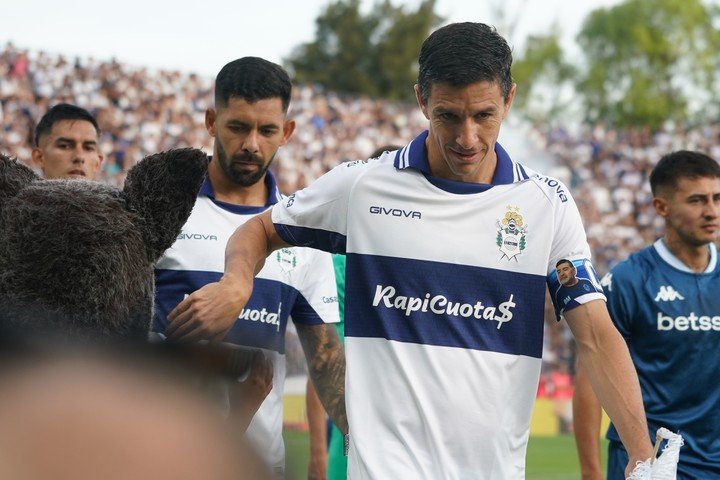 El ex Cerebro del equipo de Gallardo fue clave en el triunfo del Lobo ante Racing en el Bosque: jugó 70 minutos (Foto: Juano Tesone).