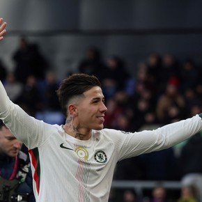 Con gol de Enzo Fernández, el Chelsea ganó y se acerca a puestos de Champions League 