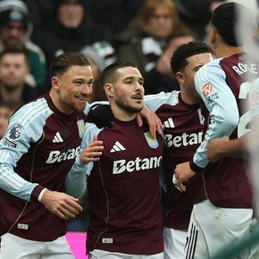 Con un tremendo golazo de Buendía y dos atajadones del Dibu, Aston Villa le ganó 2-0 al Newcastle 