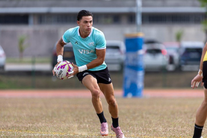 Marcos Moneta una de las figuras de los Pumas Seven entrenando en Singapur en la previa al debut.
(@lospumas7arg en X).