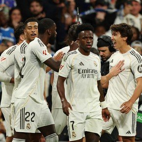 Vinicius explotó contra Gonzalo y le reclamó a Xabi Alonso: "Así es imposible, tiene que pasar la pelota"