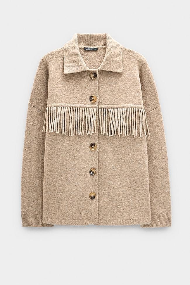 Cárdigan de punto con flecos (25,99€)