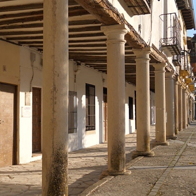 Cogolludo tiene una plaza Mayor porticada.
