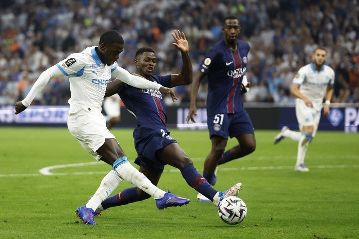 Partido entre el PSG y Olympique de Marsella. (EFE/EPA/Guillaume Horcajuelo)