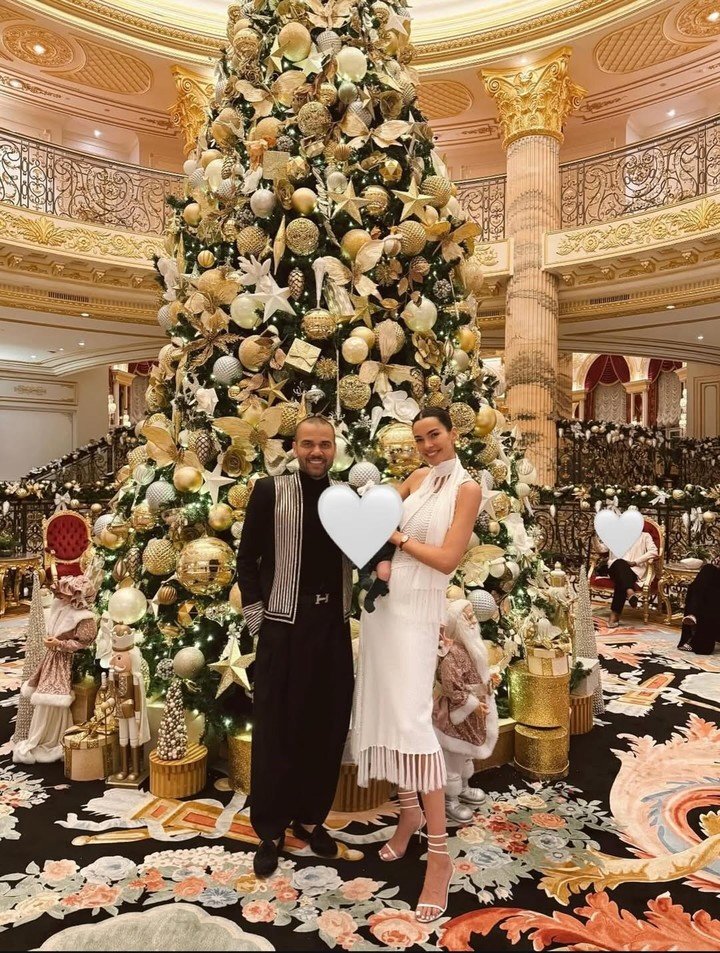 Dani Alves junto a Joana Sanz, en la Navidad del 2025. 