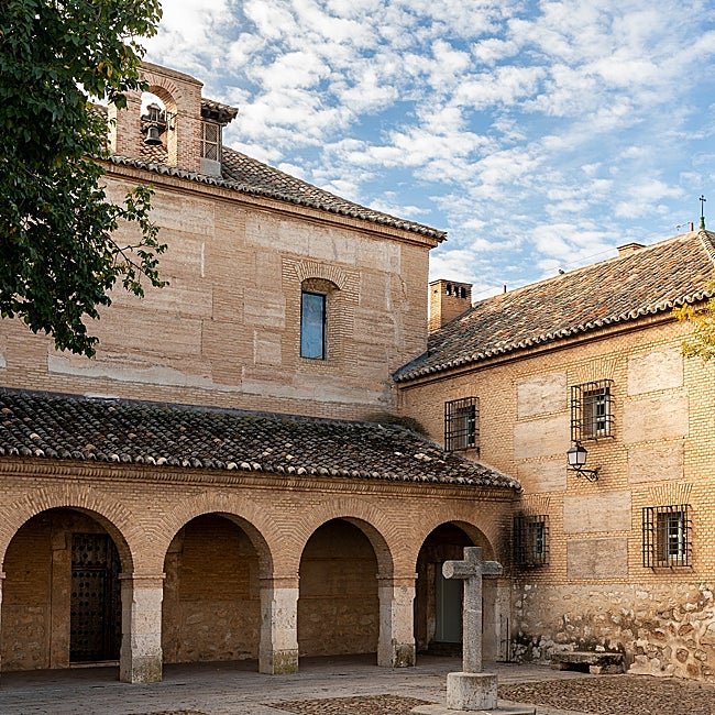 El convento de Santa Catalina es el actual Parador de Turismo.