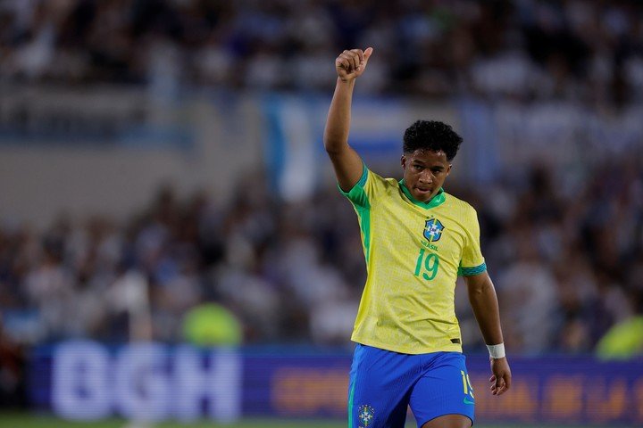 Endrick con la Selección de Brasil. (foto: efe) 