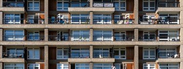 Si en tu comunidad de vecinos hay mayores de 70, no tienes que aprobar en junta las obras para poner un ascensor o una rampa, según la Ley de Propiedad Horizontal