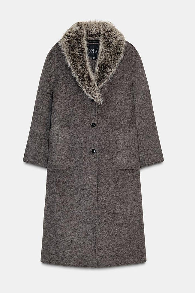 Abrigo con cuello de pelo de Zara (139 euros)