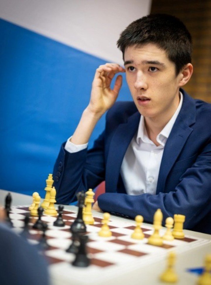 Woodward durante el duelo que lo dejaría puntero. (Prensa Tata Steel/Lennart Ootes)