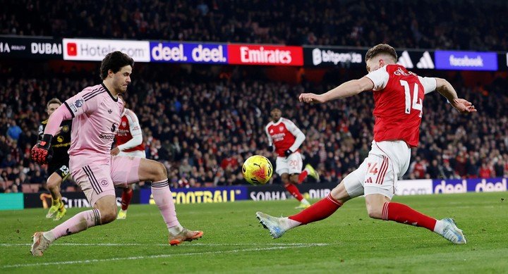 Los altos salarios obligan a los clubes a recurrir a aportaciones de accionistas en la Premier. (foto: EFE)