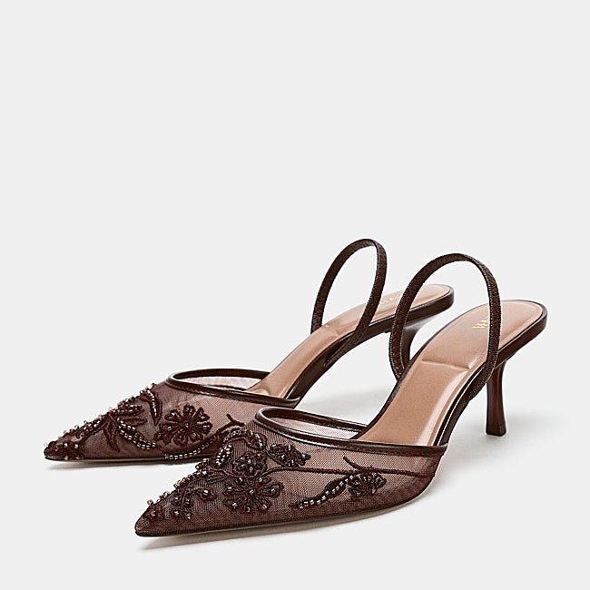 Zapatos con bordados de Zara (45,95 euros)