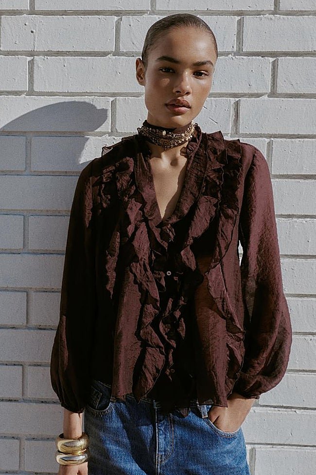 Blusa con volantes de Zara (22,99 euros)