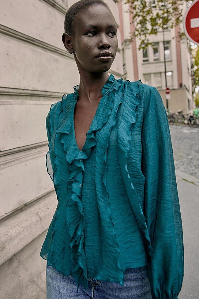 Blusa con volantes de Zara (22,95 euros)