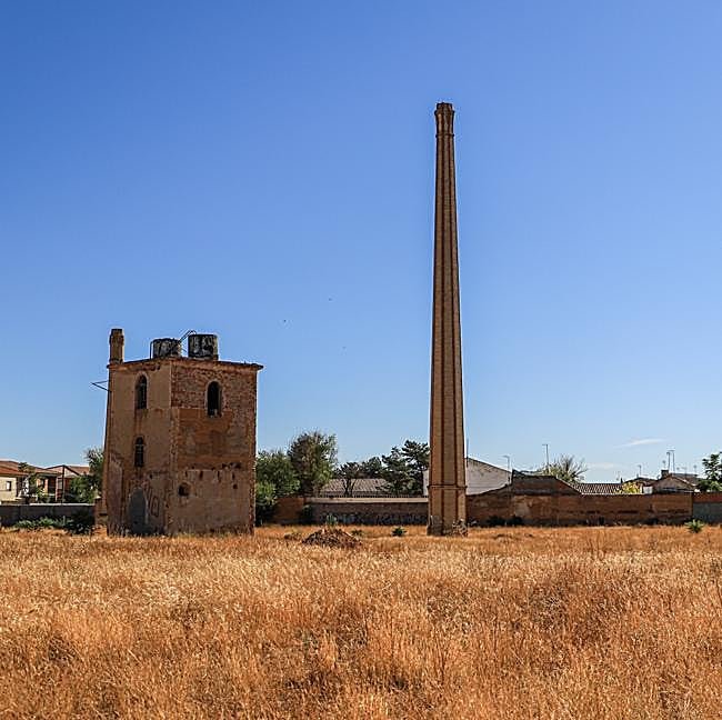 Una de las chimeneas que definen el paisaje de Tomelloso, en Ciudad Real
