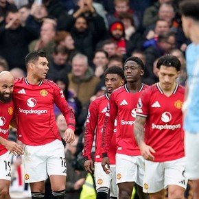 Manchester se tiñó de rojo: el United le ganó el clásico al City y le puso punto final a la crisis