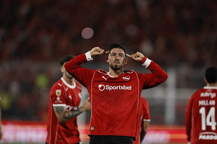 Loyola disputó 62 partidos en el Rojo y convirtió 11 goles. (Foto: Gustavo Ortiz)