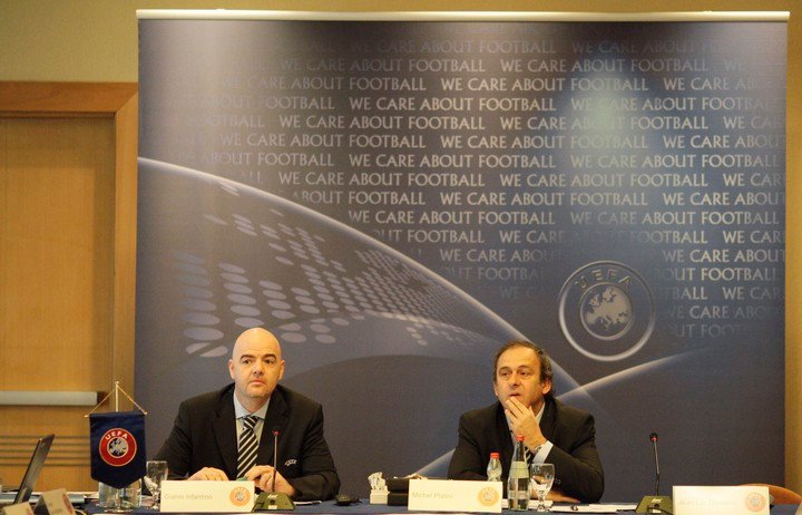 Michel Platini con Gianni Infantino en 2010. 
