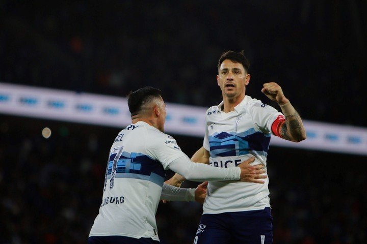 Zampedri volvió a lo suyo y en casa nueva... (foto Prensa Universidad Católica)