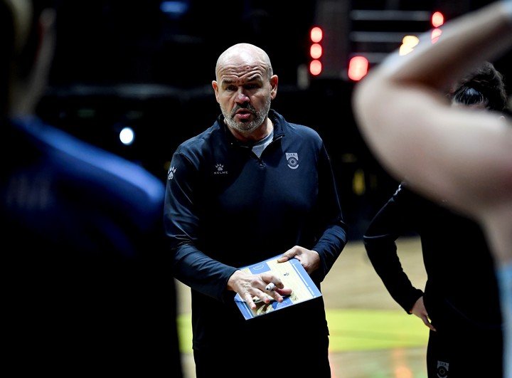 Gregorio Martínez, entrenador de la Selección Femenina.