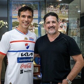 Viejos son los trapos: con 44 años, Roque Santa Cruz jugará la Copa Sudamericana