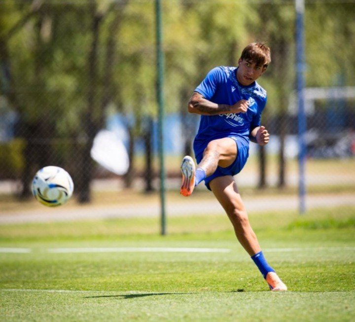 Maher Carrizo en una práctica de Vélez.