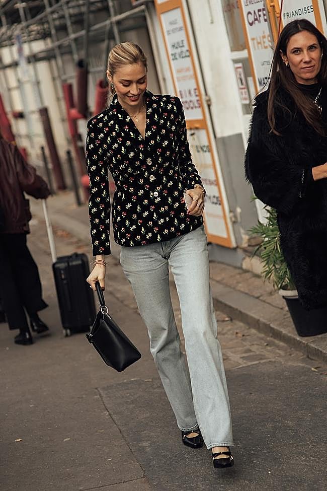 Beatrice Borromeo llegando al desfile de Dior en París.