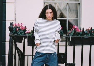 Las novedades de Stradivarius de la semana: camisas de rayas, botines de estilo cowboy y bolsos marrones