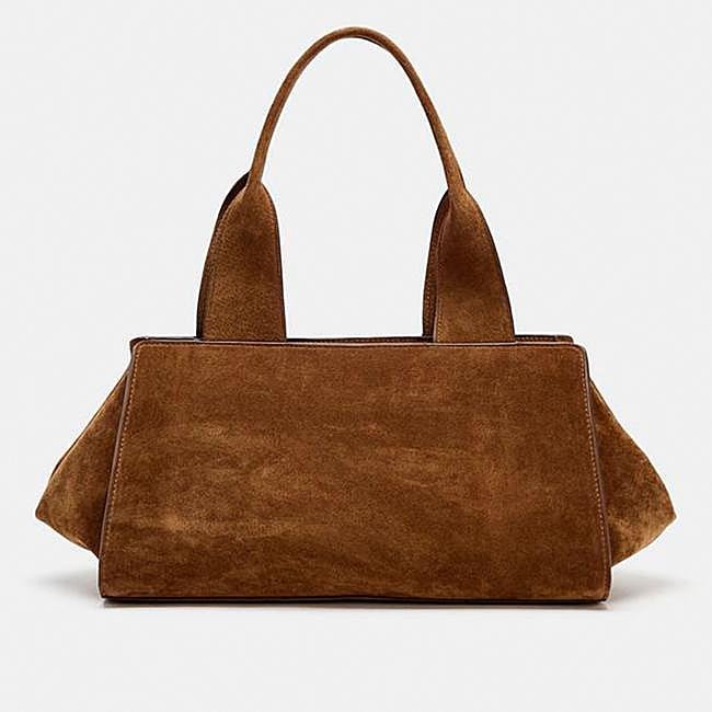 Bolso de serraje en marrón de Zara.