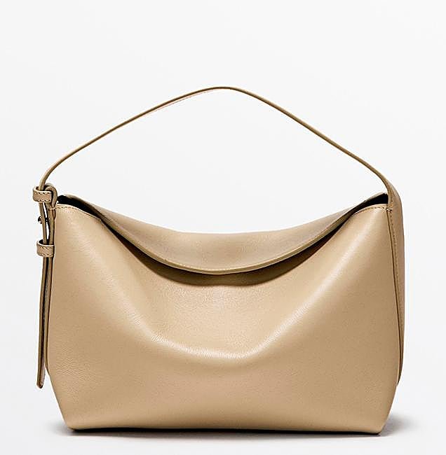 Bolso de piel en color crema de Massimo Dutti.
