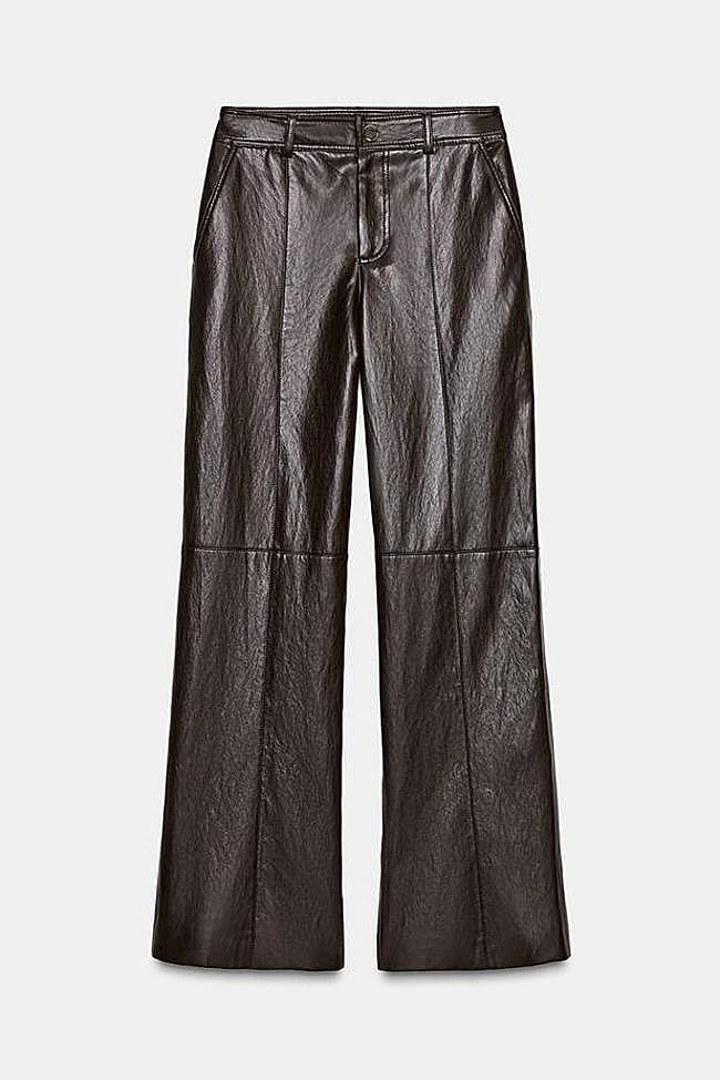 Pantalón recto efecto piel (35,95€)