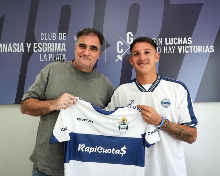 Torres renovó con el Lobo. (Foto: Prensa Gimnasia).