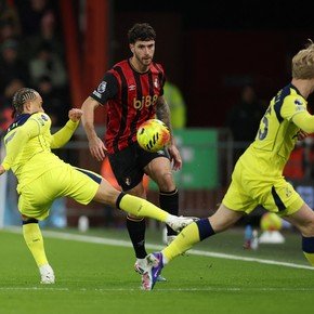 Atento Scaloni: Marcos Senesi lidera una prestigiosa tabla en la Premier League