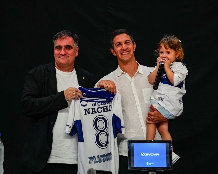 Nacho Fernández fue presentado en Gimnasia (Prensa Gimnasia).