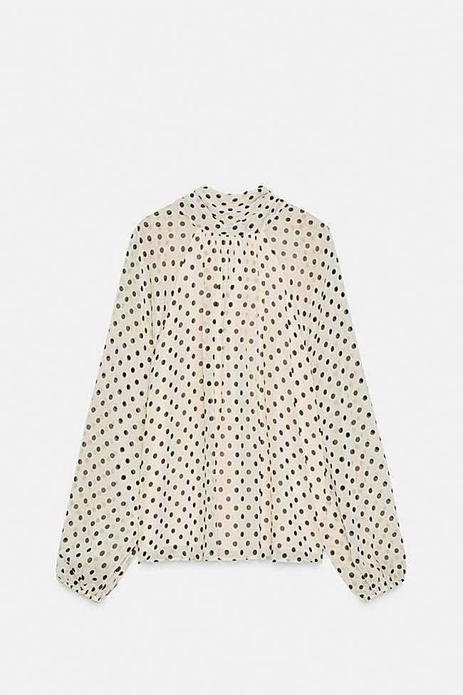 Blusa con estampado de lunares de Zara