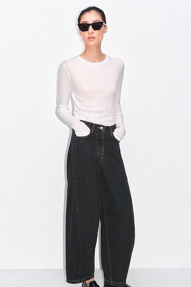 Vaqueros tipo balloon de tiro medio de Zara.