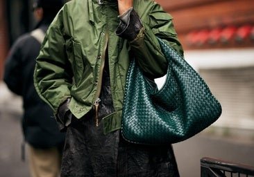 Este es el bolso de Mango que imita a uno de lujo y que no te vas a quitar este invierno