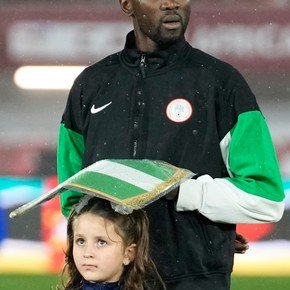 El escándalo en Nigeria antes de enfrentar a Argelia: el capitán se ofreció a pagar los premios adeudados con tal de que sus compañeros jueguen el partido