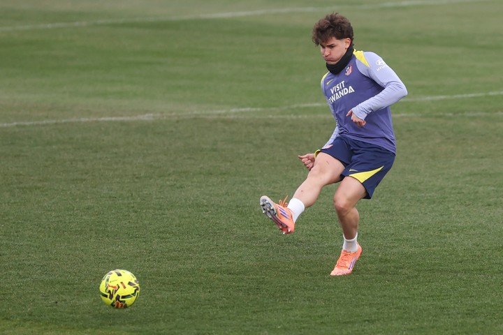 Julián Álvarez en la concentración. (EFE)
