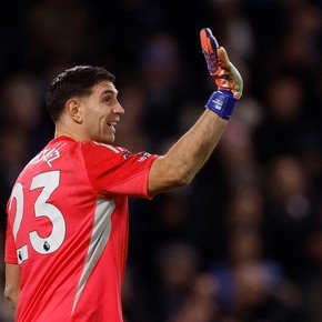 El Aston Villa del Dibu Martínez se llevó un triunfazo ante el Nottingham Forest y quedó segundo en la Premier