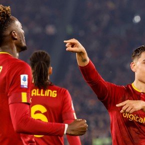 El goleador que fue compañero de Dybala y Paredes y llegará al Aston Villa del Dibu Martínez a cambio de una importante cifra