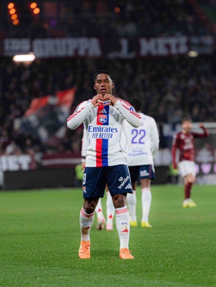 Endrick festejando uno de sus goles con el Lyon. (Foto: @OL)