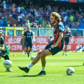 Insólito: Tsitsipas contó que perdió en Australia por "jugar al fútbol antes del torneo"