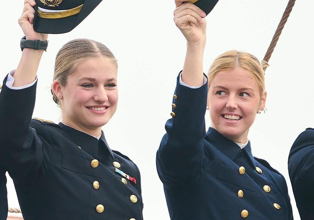 Imagen principal - Uniforme militar, traje de chaqueta y look casual: el 2025 estilístico de la princesa Leonor, en fotos