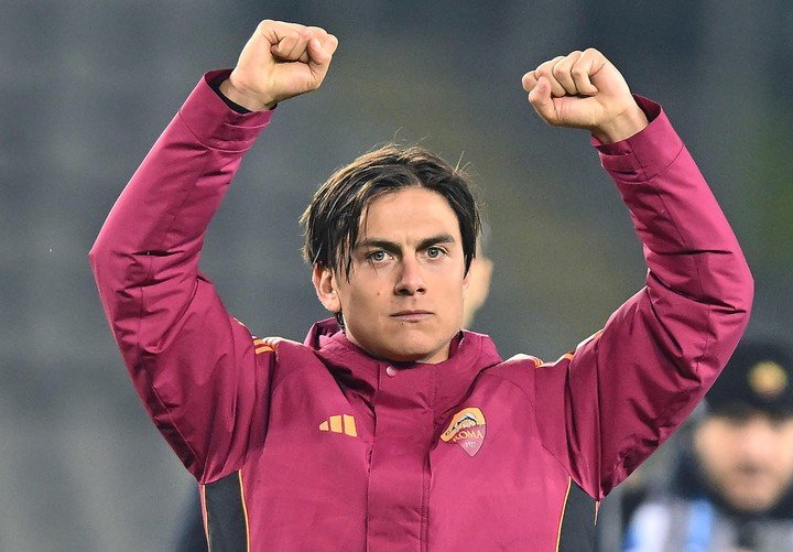 El festejo de Dybala tras el triunfo. (Foto: EFE)