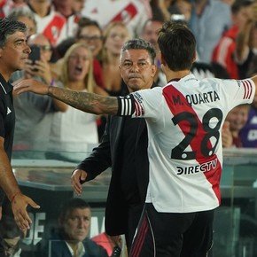 Martínez Quarta: gol y abrazo con un serio Gallardo después de los silbidos
